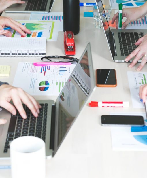 team-sales-business-meeting